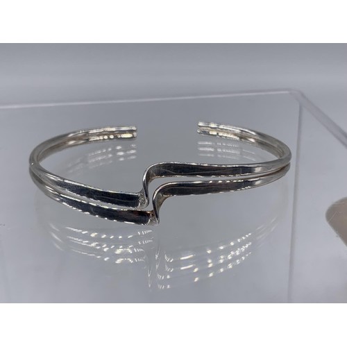 261 - SILVER TWIN BANGLE