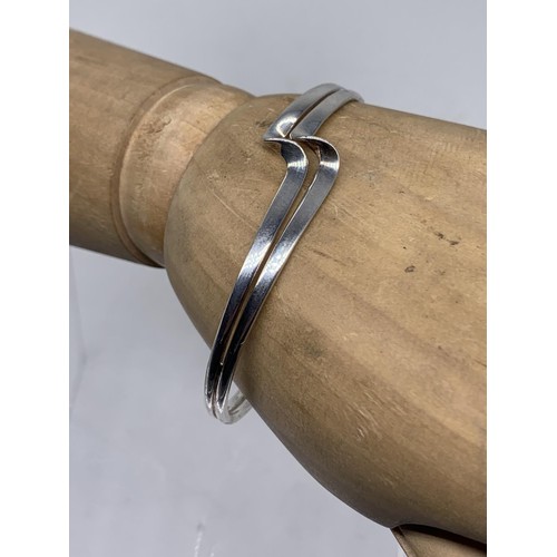 261 - SILVER TWIN BANGLE