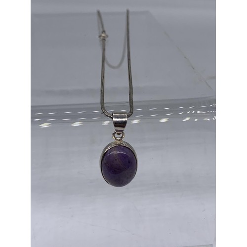 269 - SILVER & PURPLE STONE PENDANT ON A SILVER CHAIN