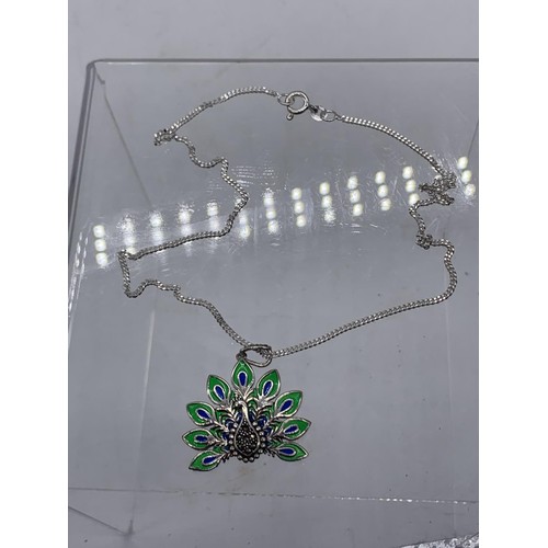 279 - BEAUTIFUL SILVER & ENAMEL PEACOCK PENDANT ON A SILVER CHAIN