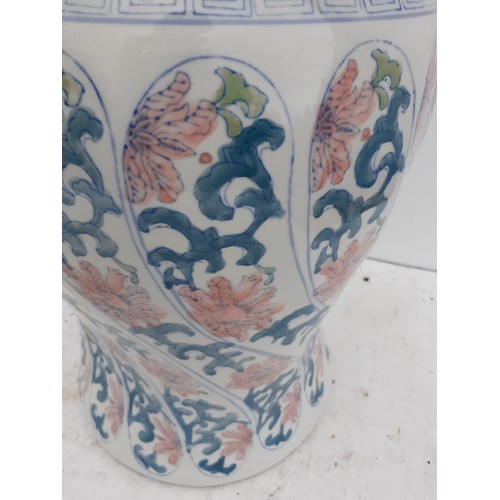 139 - AN ORIENTAL TRANSFER PRINTED PORCELAIN STOOL 16