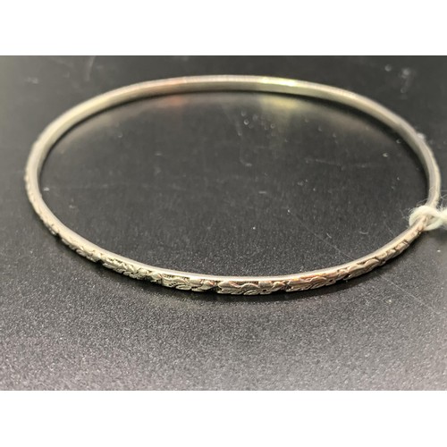 227 - A SILEVER BANGLE