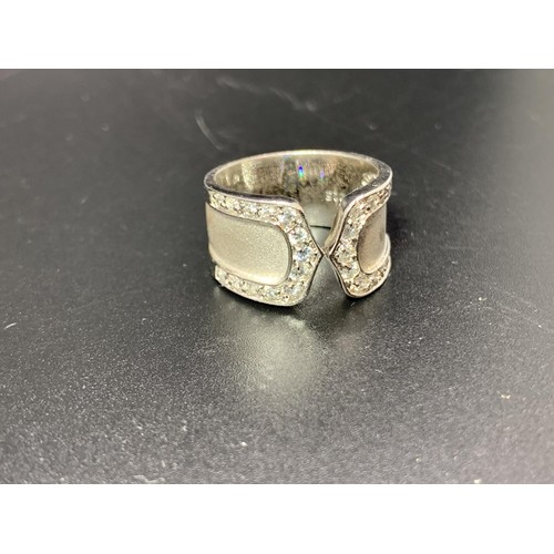 230 - A DESIGNER STYLE SILVER OPEN RING