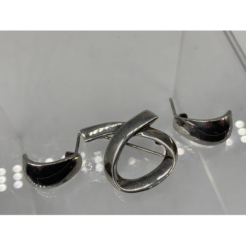 249 - A SILVER EARRING & BROOCH SET