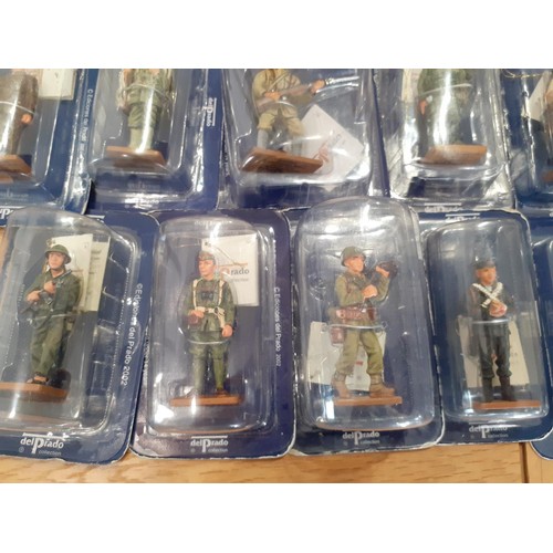 456 - 27 DEL PRADO MEN AT WAR SOLDIERS BOXED