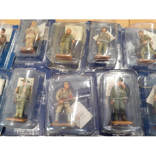 456 - 27 DEL PRADO MEN AT WAR SOLDIERS BOXED