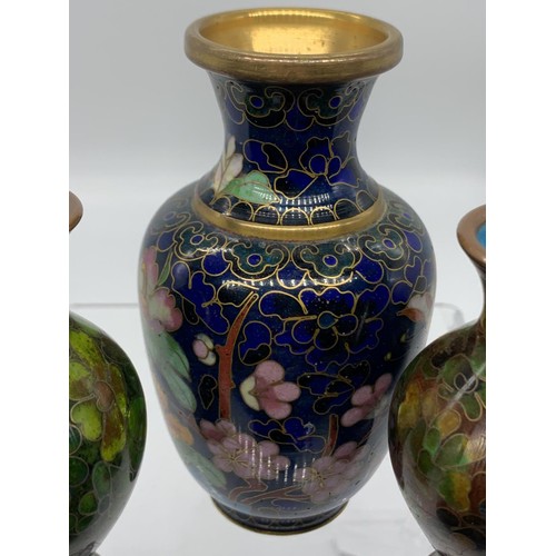 472 - 4 SMALL CLIOSSE VASE MIXED PATTERN