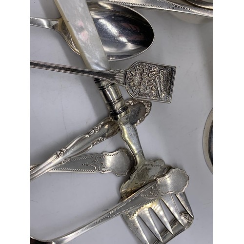 479 - A SMALL COLLECTION OF ORNATE PLATED ITEMS INCLUING CUTLERY & SALT