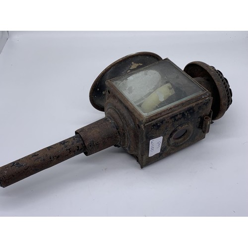 490 - ANTIQUE CARRIAGE LAMP