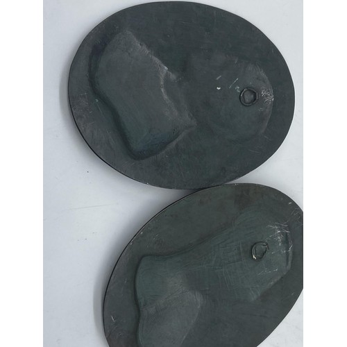 497 - A PAIR OF SPELTER PLAQUES 5X4