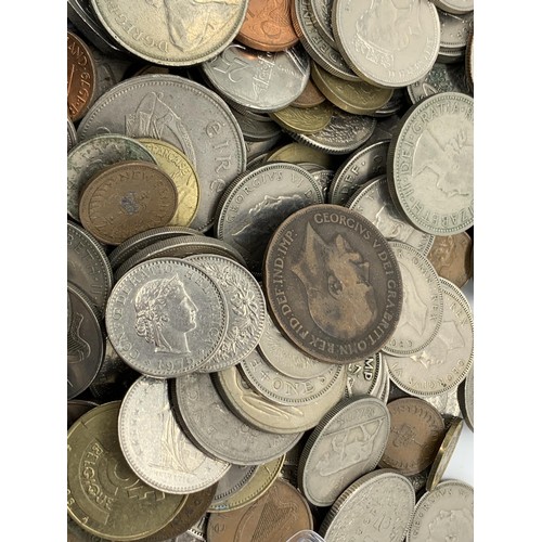 604 - A LARGE HEAVY BOX OF MIXED COINS