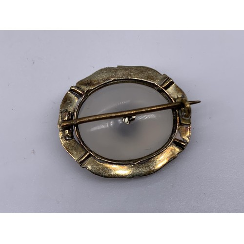 669 - A BEAUTIFUL 9cct GOLD MOONSTONE AND TURQUOISEBROOCH 4.9grms