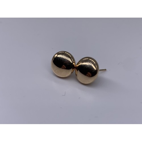 672 - A PAIR OF 9ct GOLD BUTTON EARRINGS