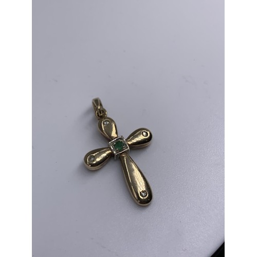 683 - A 9ct GOLD EMERALD AND DIAMOND CROSS/PENDANT 2.3grms