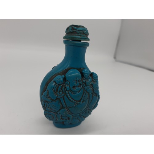 686 - AN ORIENTAL SNUFF BOTTLE