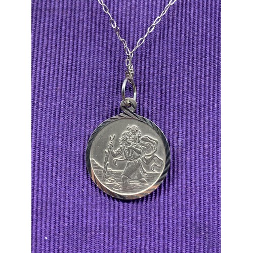 692 - A 9ct GOLD St CHRISTOPHER PENDANT ON FINE 9ct GOLD CHAIN 1.6grms