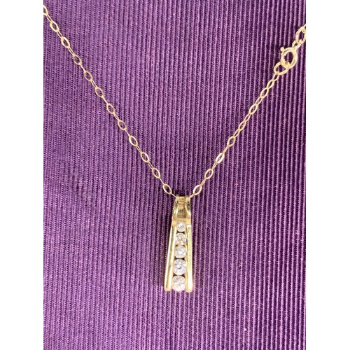 697 - A 9ct GOLD 5 STONE GRADUATED PENDANT ON 9ct GOLD CHAIN 1.3G