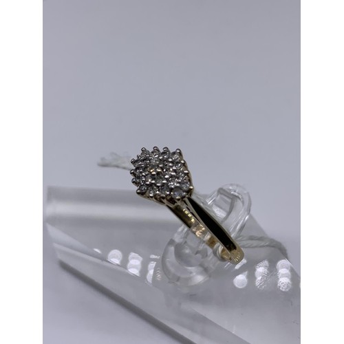 700 - A 9ct GOLD DIAMND CLUSTER RING