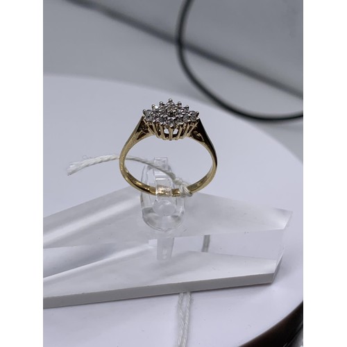 700 - A 9ct GOLD DIAMND CLUSTER RING