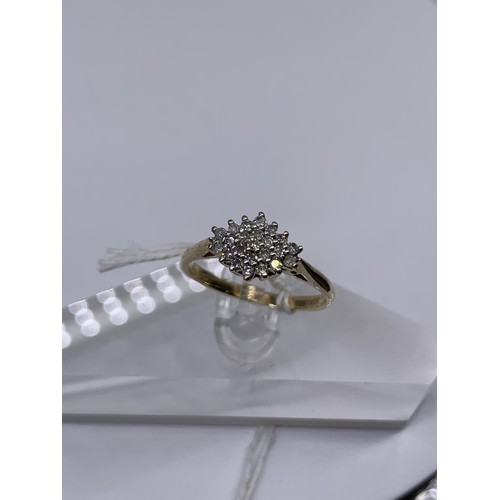 700 - A 9ct GOLD DIAMND CLUSTER RING