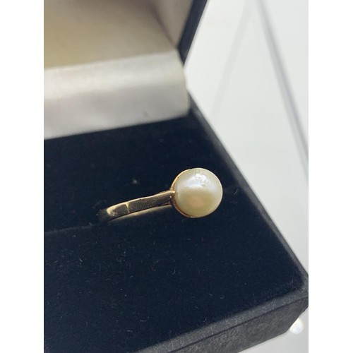 702 - 9CT GOLD PEARL RING