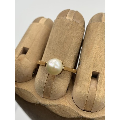 702 - 9CT GOLD PEARL RING