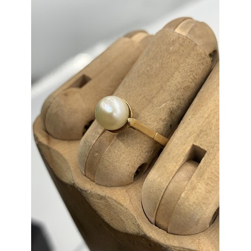 702 - 9CT GOLD PEARL RING