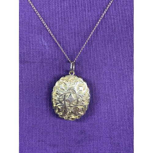 707 - BEAUTIFULLY ORNATE LOCKET ON 9CT CHAIN 8 GRAMS