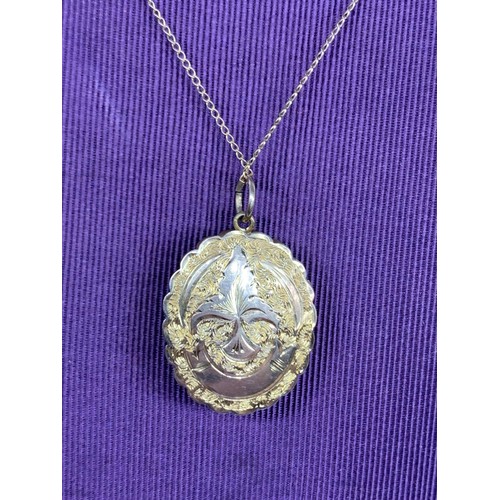 707 - BEAUTIFULLY ORNATE LOCKET ON 9CT CHAIN 8 GRAMS