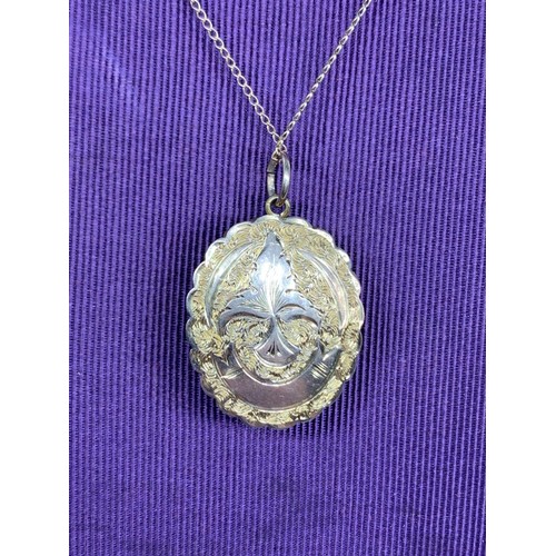 707 - BEAUTIFULLY ORNATE LOCKET ON 9CT CHAIN 8 GRAMS