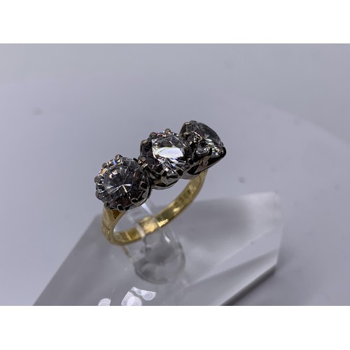 717 - AN 18ct GOLD 3 STONE RING