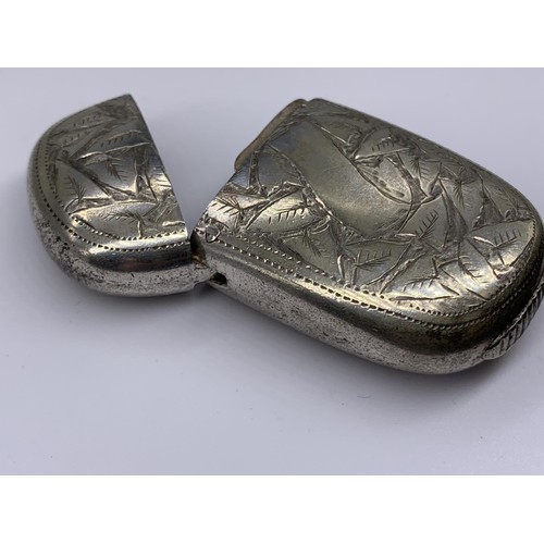 729 - AN OVAL SILVER VESTA CASE (28.2grms)