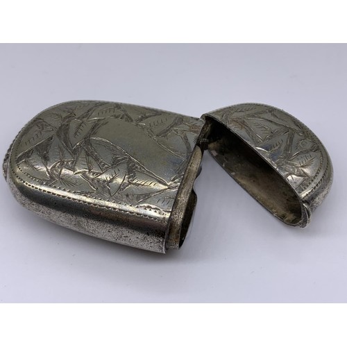 729 - AN OVAL SILVER VESTA CASE (28.2grms)