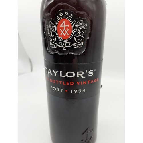 525 - A BOTTLE OF 1994 TAYLOR FLADGATE BOTTLED VINTAGE PORT