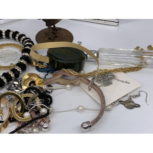 734 - A MIXED BOX OF COSTUME JEWELLERY AND ODDS AND ENDS