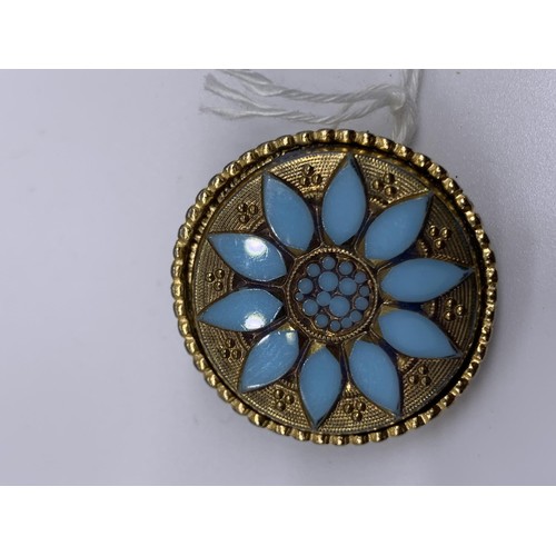 738 - A VINTAGE TURQUOISE SET BROOCH