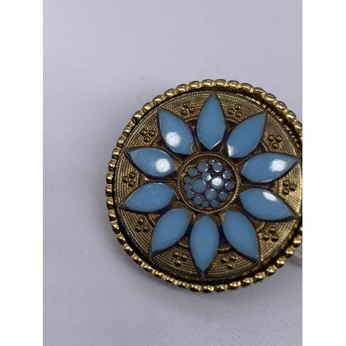 738 - A VINTAGE TURQUOISE SET BROOCH