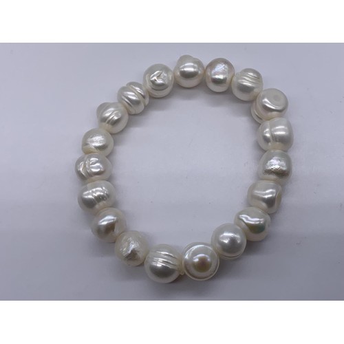 741 - A NATURAL PEARL BRACELET