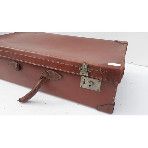 555 - VINTAGE SUITCASE