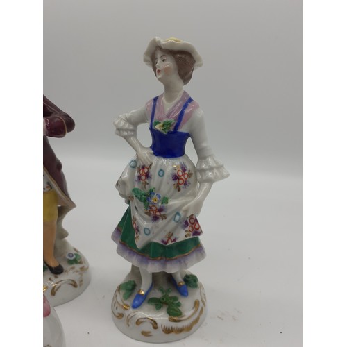 577 - AN ITALIAN PORCELAIN CONDIMENT AND A PAIR OF PORCELAIN FIGURES