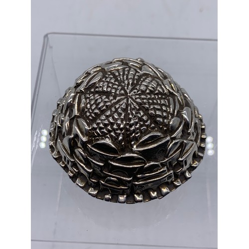 702A - A STUNNINGLY ORNATE 925 JERUSALEM PAPERWEIGHT OVERALL WEIGHT 235.6 GRAMS