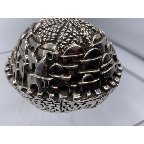 702A - A STUNNINGLY ORNATE 925 JERUSALEM PAPERWEIGHT OVERALL WEIGHT 235.6 GRAMS