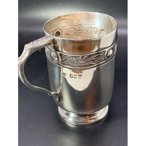 696 - AN IRISH SILVER CUP WITH CELTIC PATTERN TO TOP 123.4grms