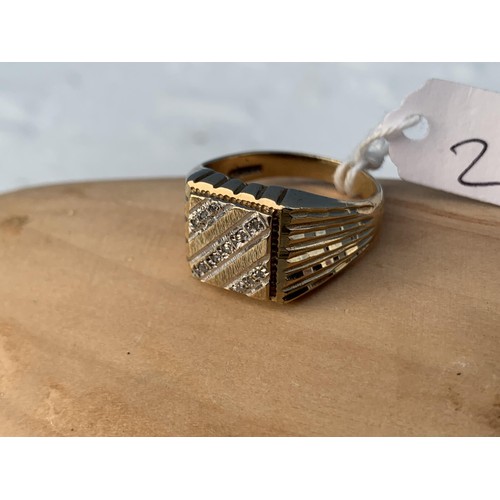 713 - A GENTS GOLD RING SQUARE HEAD SET WITH DIAMONDS ,DIAMOND CUT SHOULDERS APPROX N/O AND 6.8grms