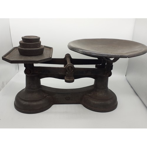 759 - A SET OF ANTIQUE CAST IRON AVERY SCALES WITH WEIGHTS WITH A COPPER PAN