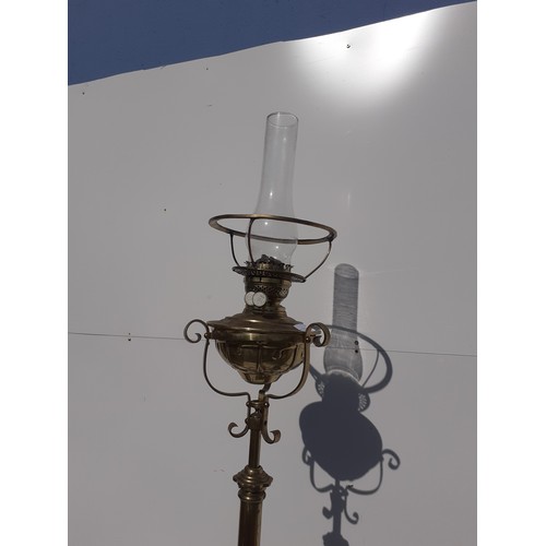 763 - A STUNNING ART NOVEAU TELESCOPIC OIL LAMP TO A TRIPOD BASE AND EMBELLISHED WITH COPPER FLOWERS