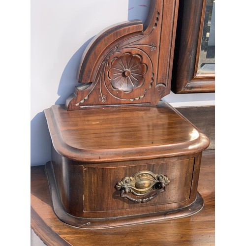 764 - VICTORIAN MAHOGANY DUCHESS DRESSING TABLE MEASURES A NEAT SIZE OF 3FT x 51