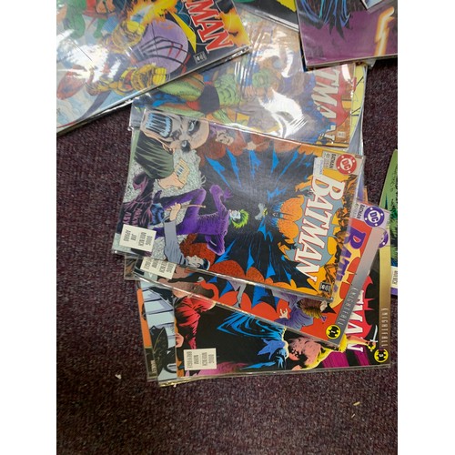 427 - A SELECTION OF COLLECTABLE COMICS