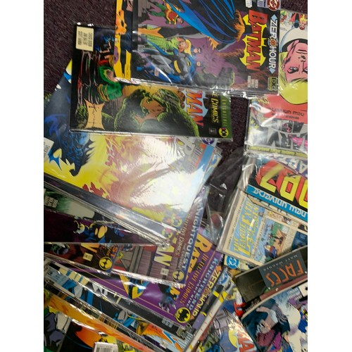 427 - A SELECTION OF COLLECTABLE COMICS