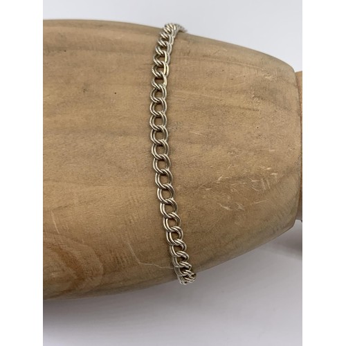 205A - A SILVER BRACELET